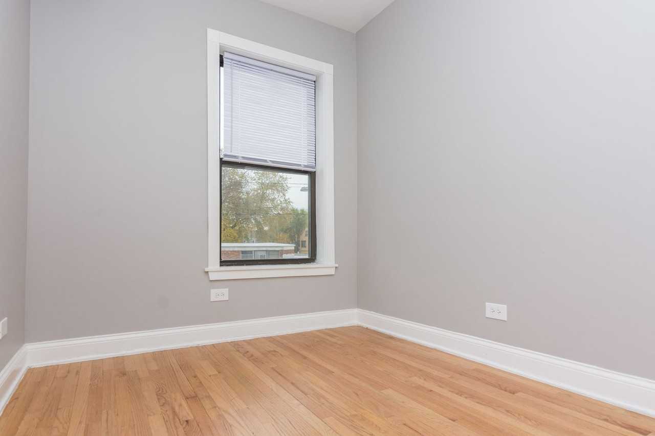 5050 S Laflin St - Photo 5 of 8