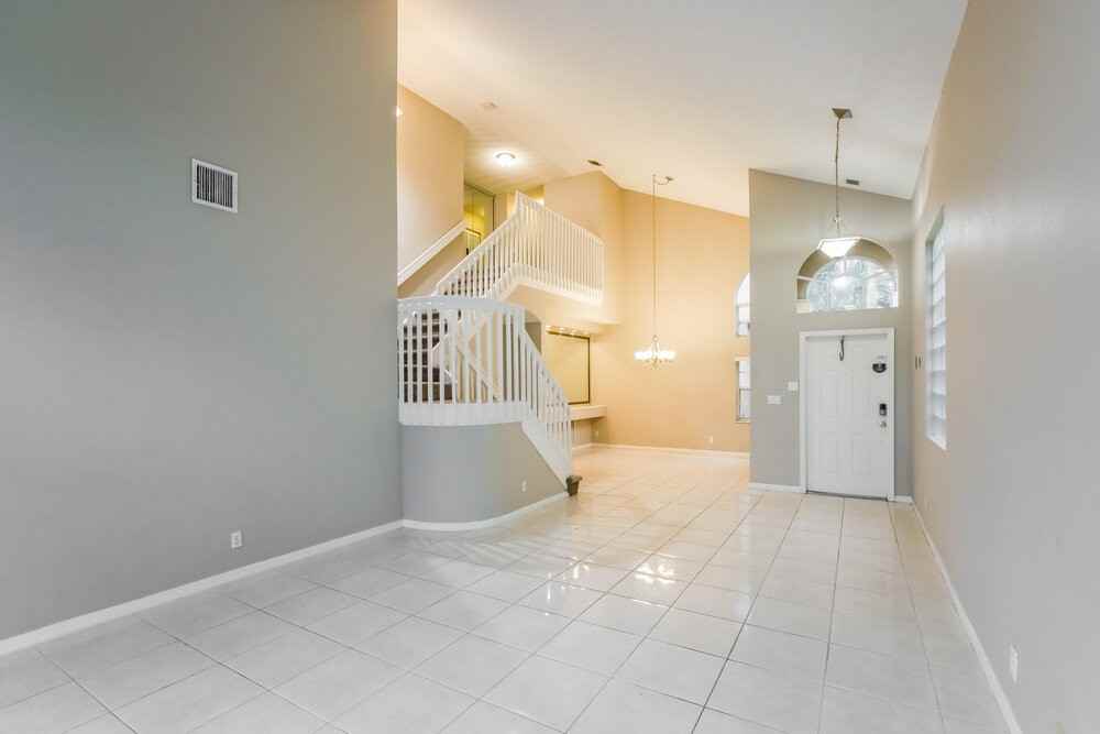 4729 Nw 115th Ave - Photo 5 of 17