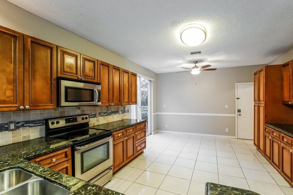 4729 Nw 115th Ave - Photo 7 of 17