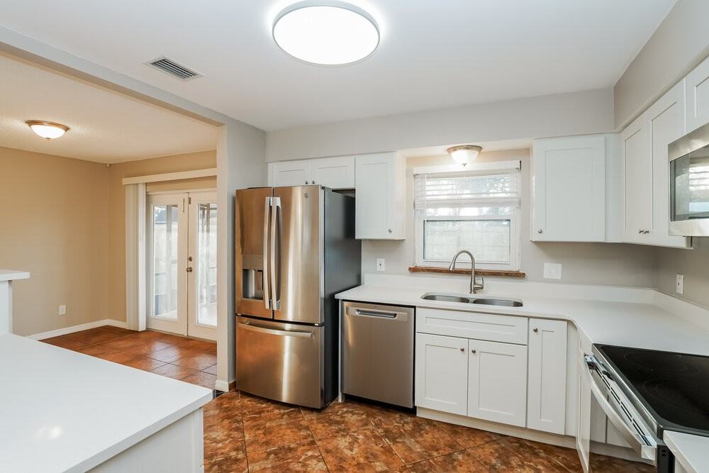 5484 Park Vale Blvd - Photo 6 of 16