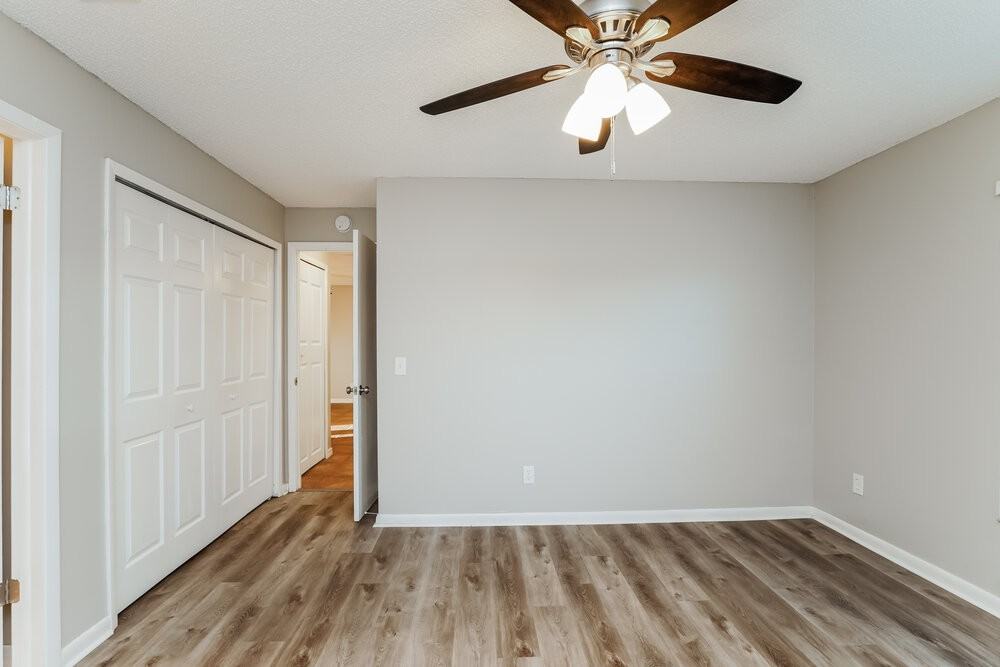 5484 Park Vale Blvd - Photo 7 of 16