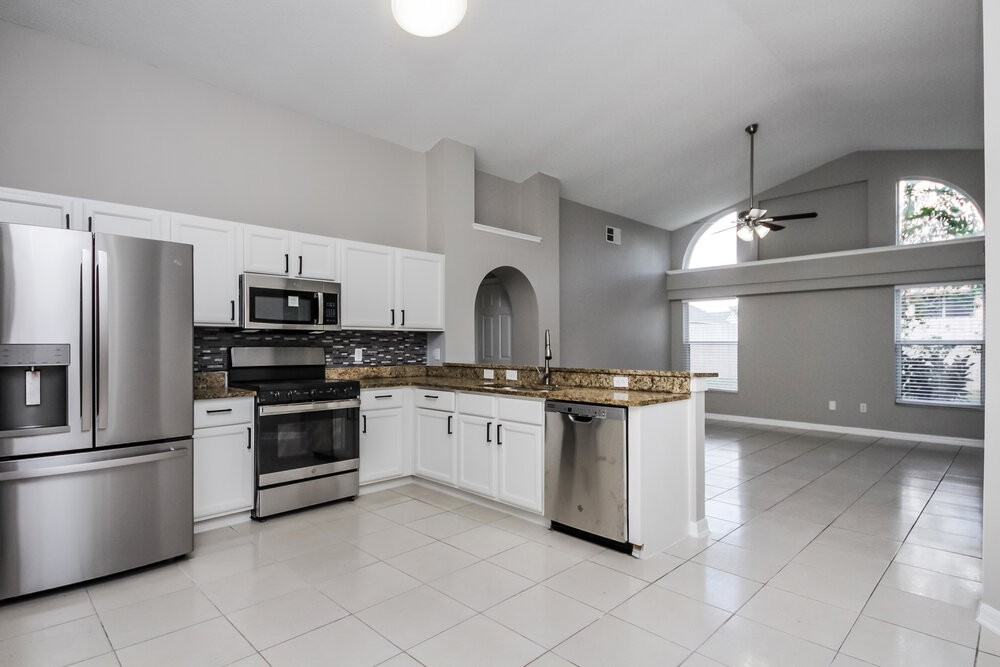 11921 Hatcher Cir - Photo 7 of 17