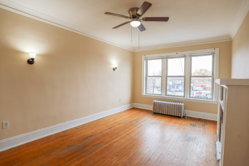 4747 N Kenneth Ave #3 - Photo 3 of 7