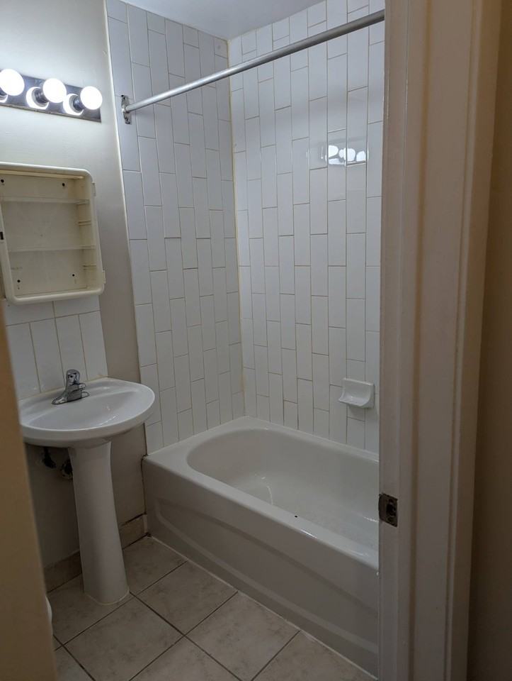 344 Dundas Street - Photo 8