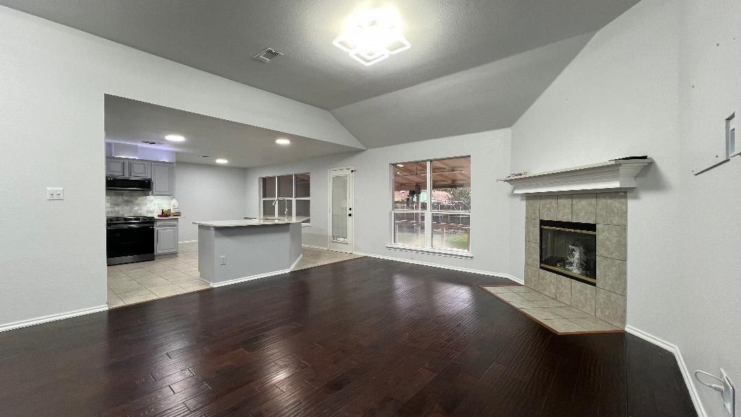 1521 Brookleaf Dr - Photo 2 of 23