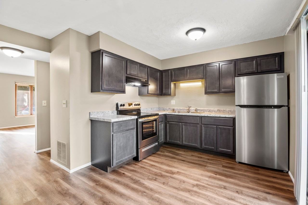 Stratford Apartments - Photo 2 of 36