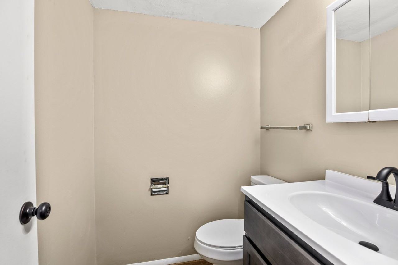 Stratford Apartments - Photo 3 of 36