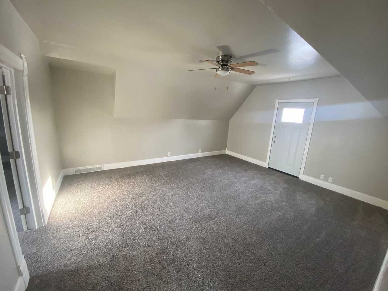 800 1/2 Saint George St - Photo 3 of 10