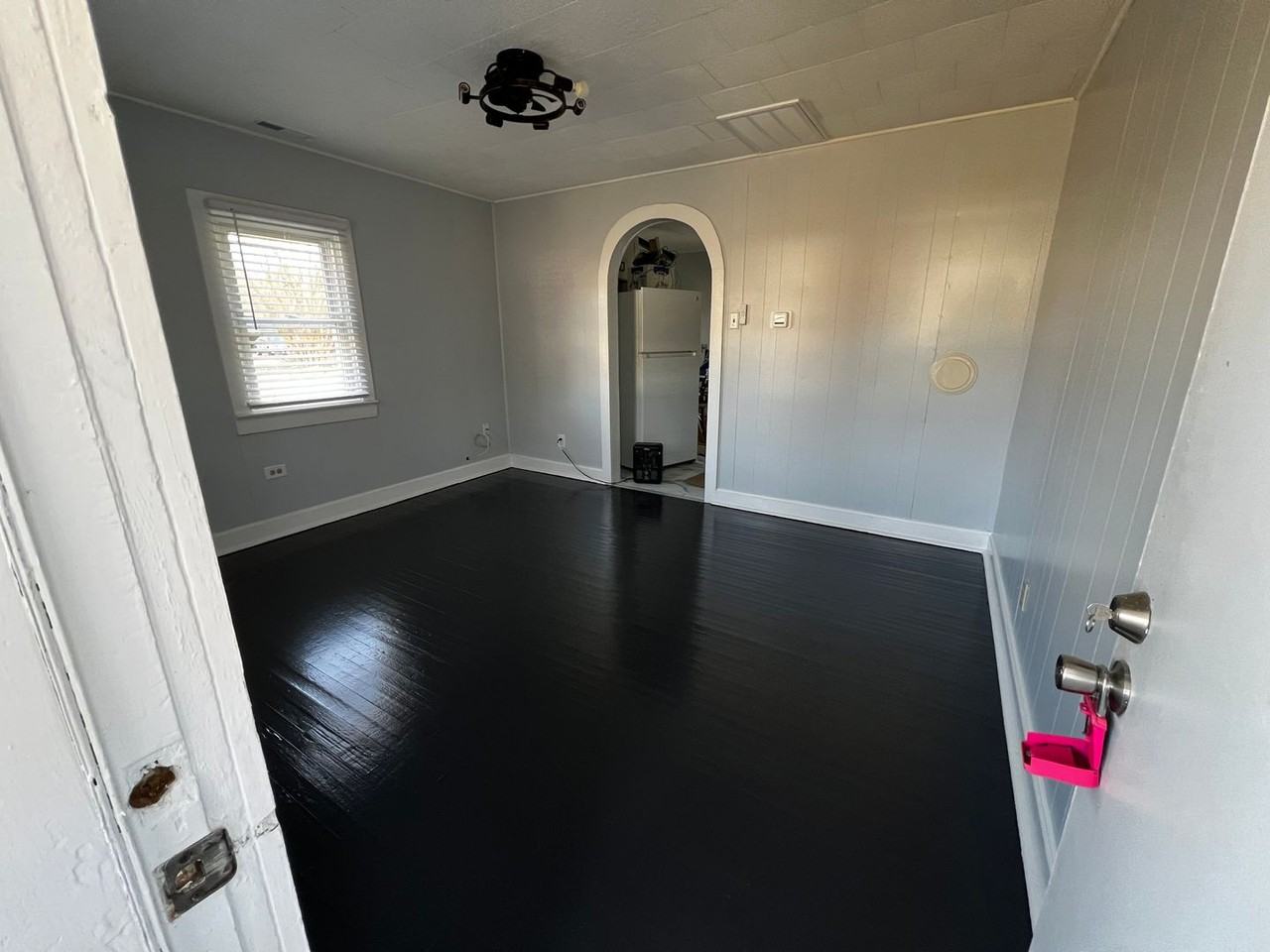 11193 Parallel Rd - Photo 3 of 14