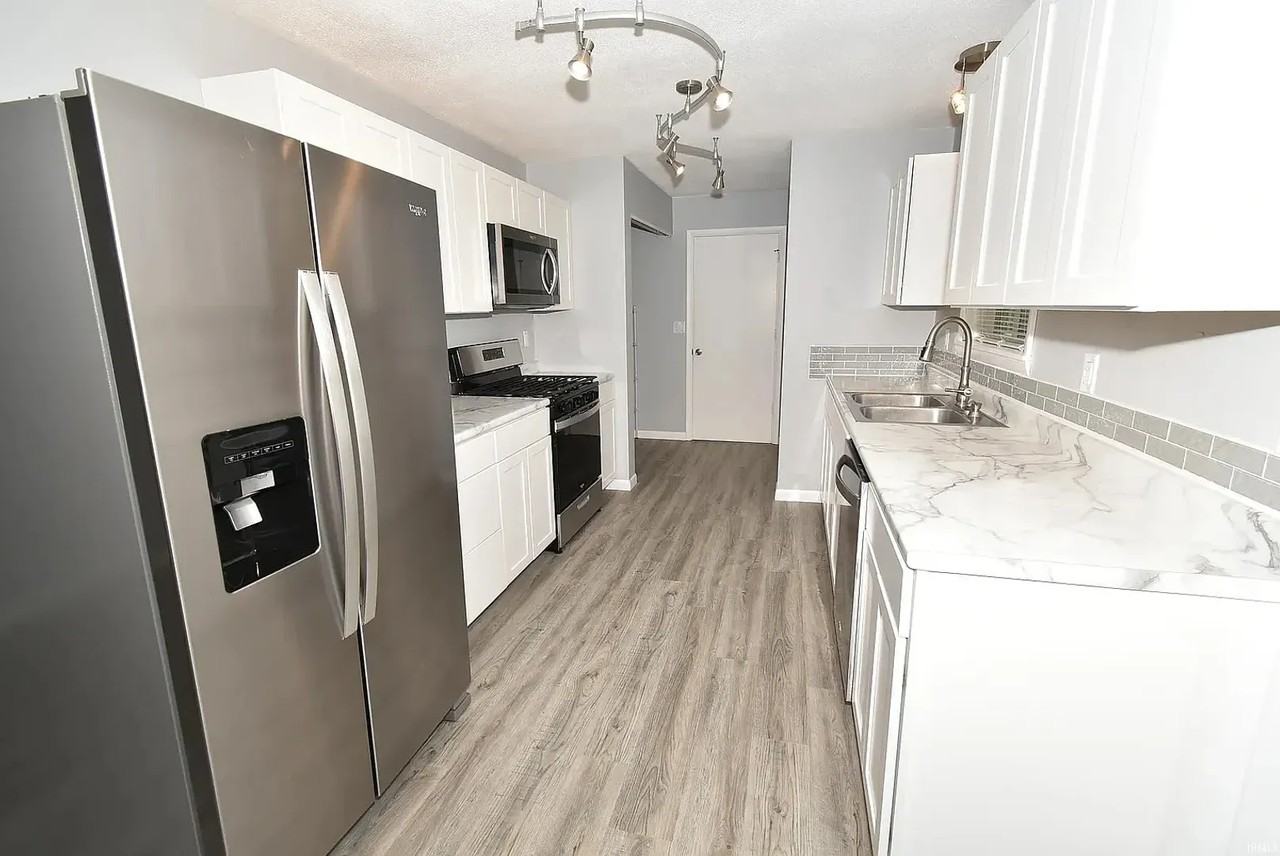 1007 Devon St - Photo 3 of 15