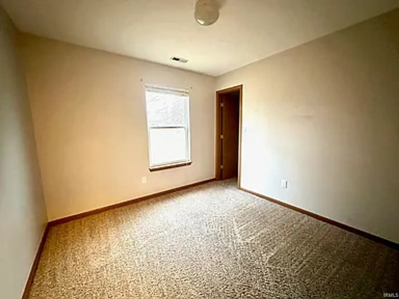 911 Braxton Dr N - Photo 7 of 12