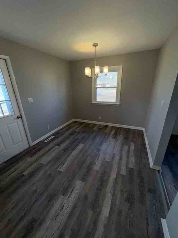 3017 E Riverside Dr - Photo 3 of 10