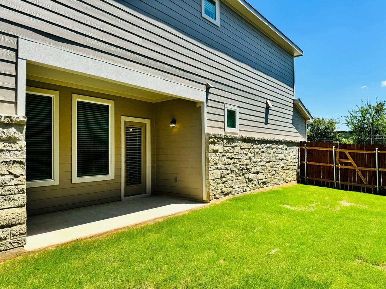 2405 Wallin Bradley Dr - Photo 4 of 17