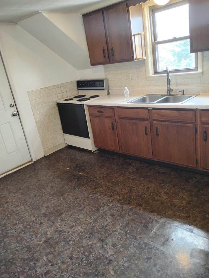 128 N Gallatin Ave #B - Photo 2 of 7