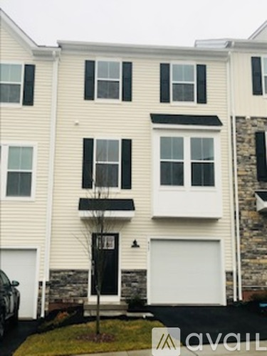 917 Magnolia Ln #917 - Photo 2 of 7