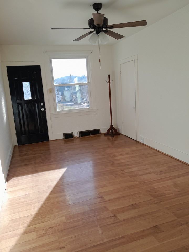 309 Anderson Ave - Photo 3 of 10