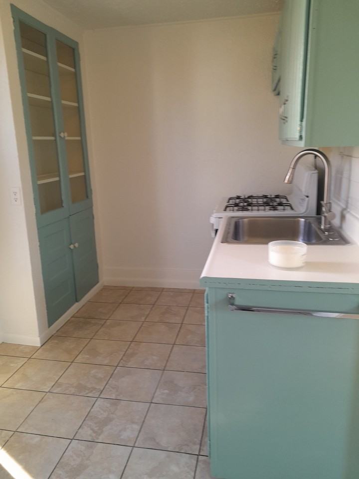 309 Anderson Ave - Photo 5 of 10