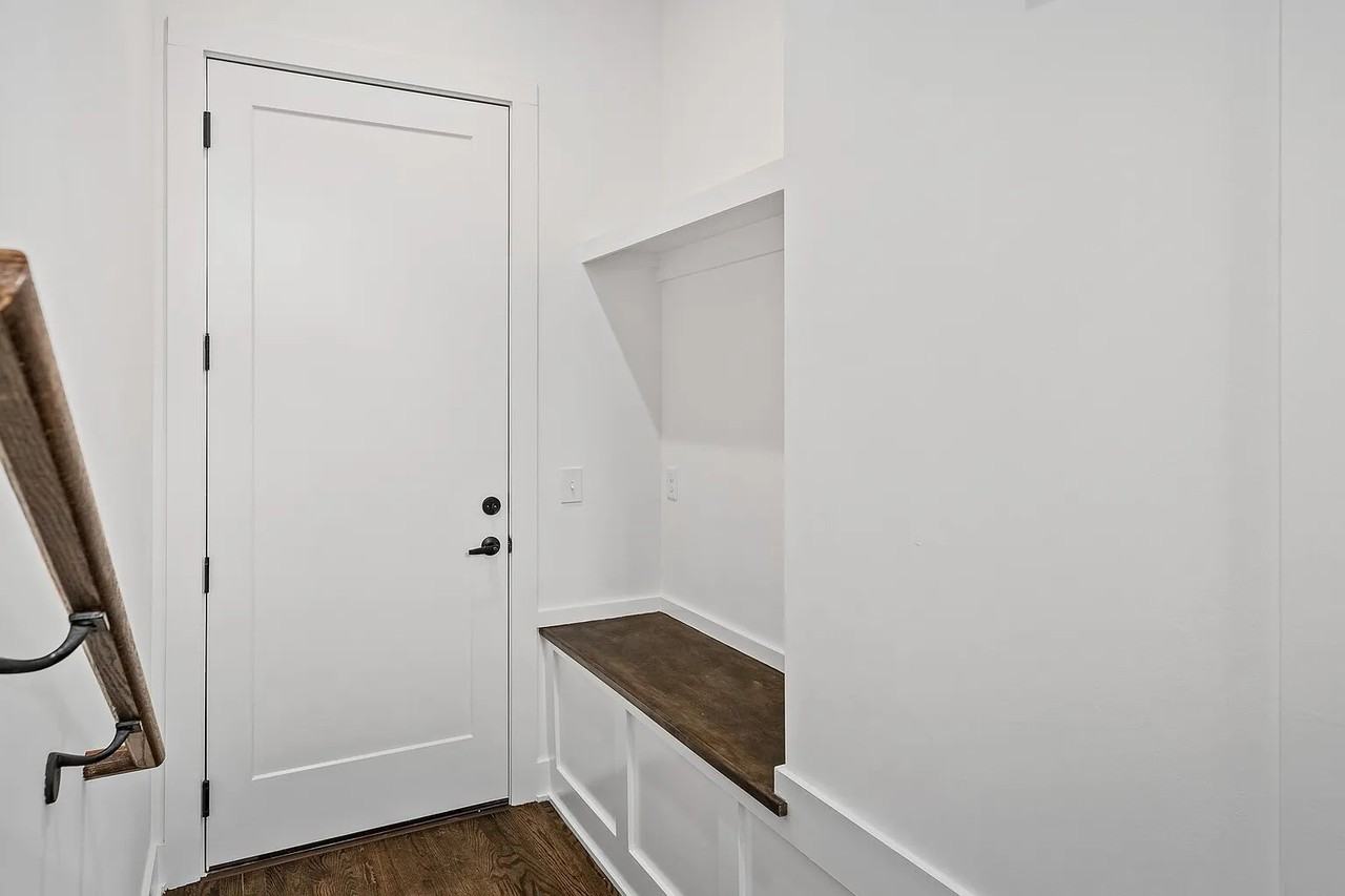 611 Vernon Ave #C - Photo 4 of 25