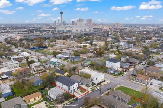 711 S Olive St #102 - Photo 3 of 17