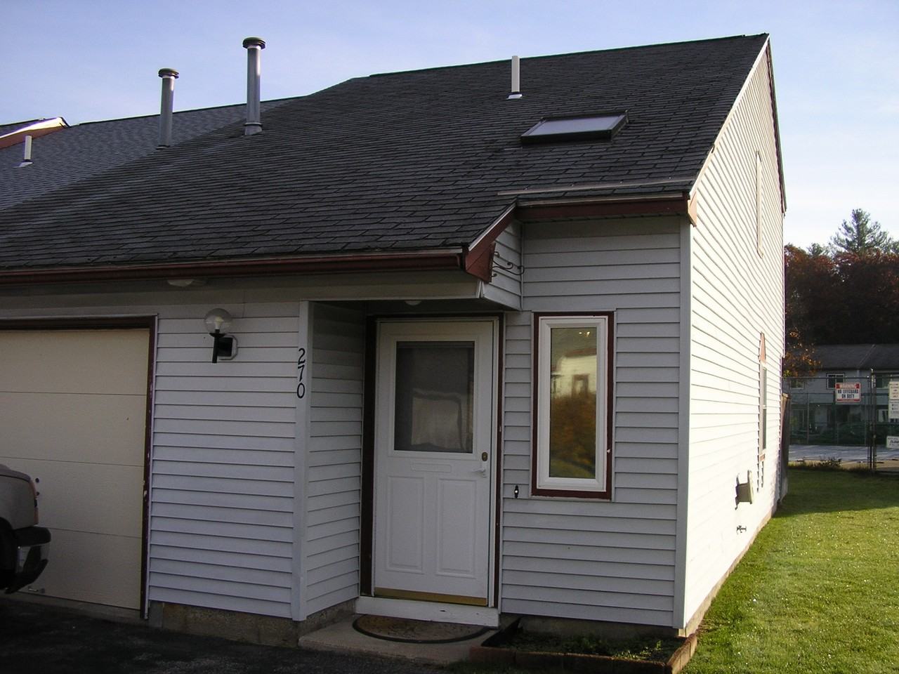 270 Stonebridge Dr - Photo 3 of 13