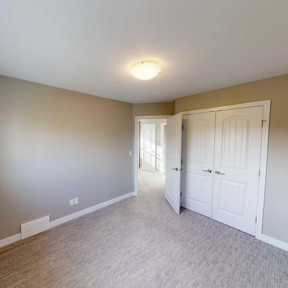 8833 96 Ave - Photo 3 of 10