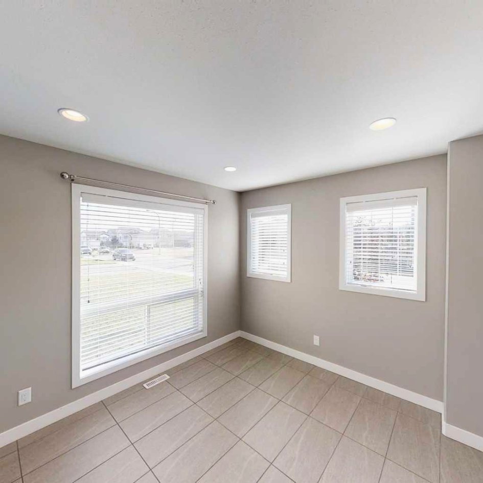 8833 96 Ave - Photo 4 of 10