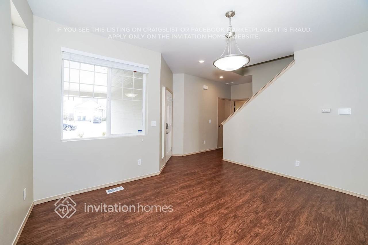 9613 203rd St E - Photo 3 of 20