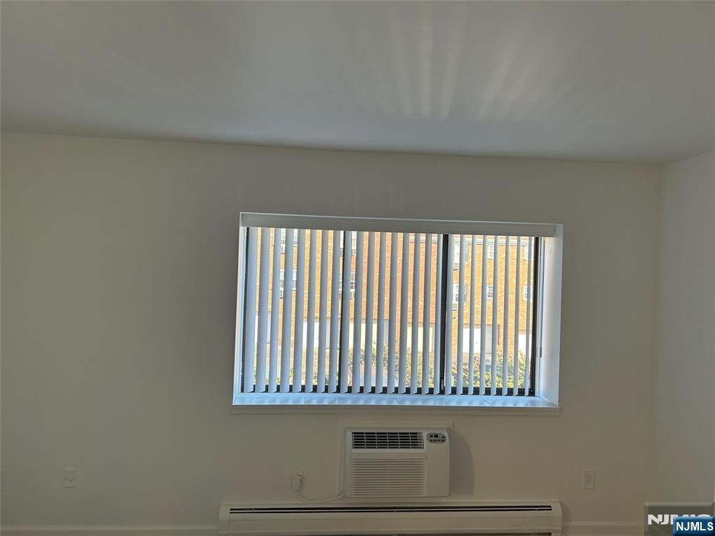 101 W Ridge Mews - Photo 2 of 11