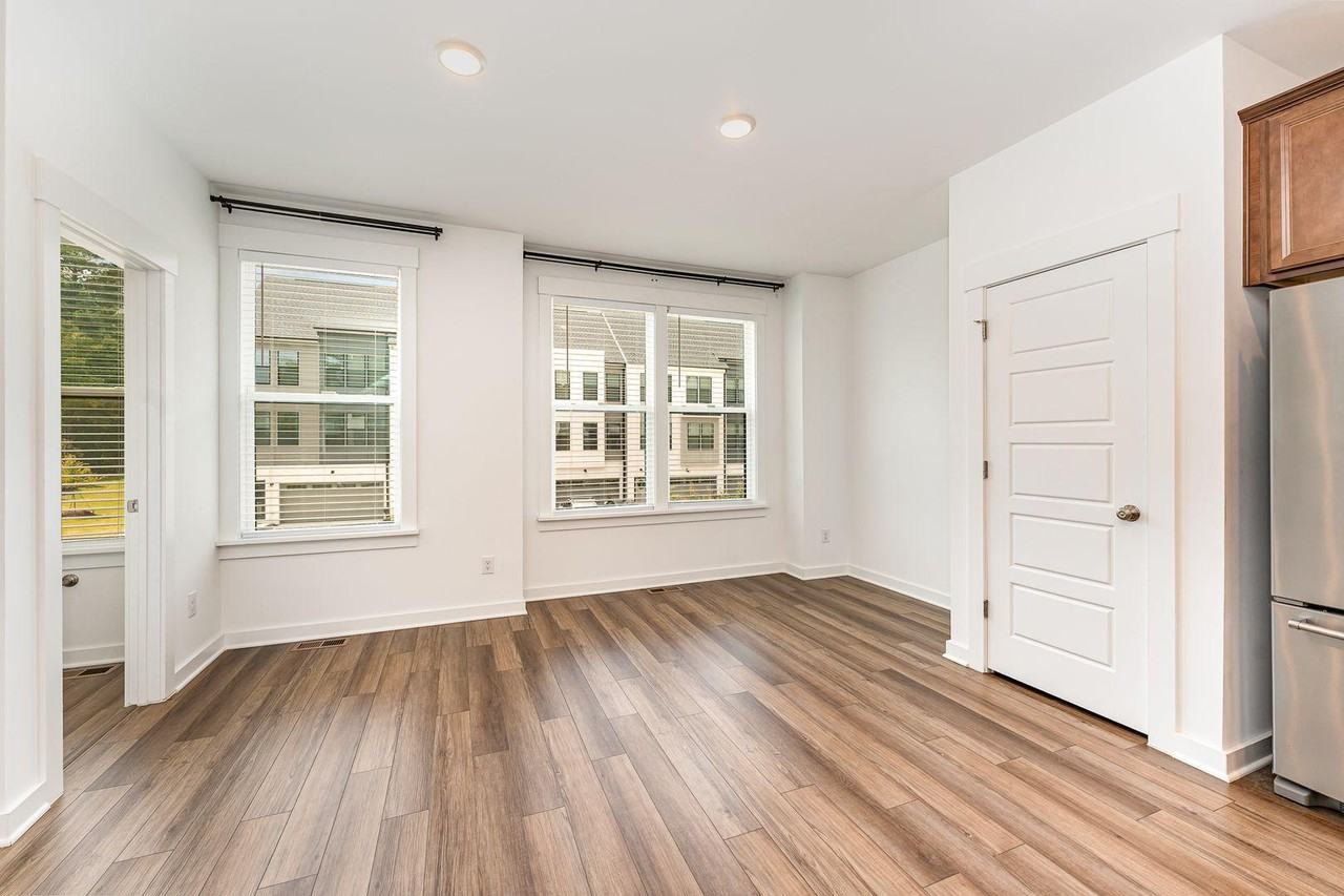 1106 Kiernan Grove Ln - Photo 4 of 31