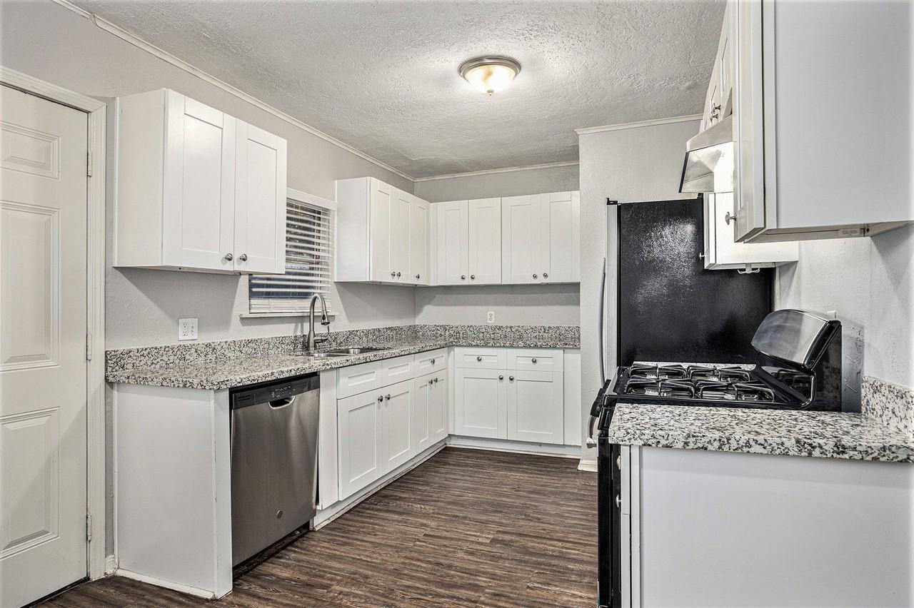 113 E Witcher Ln - Photo 7 of 18