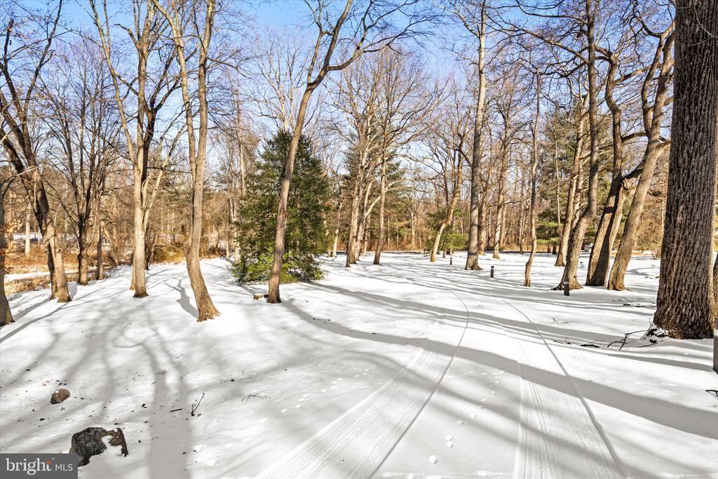610 Creek Rd - Photo 2 of 50