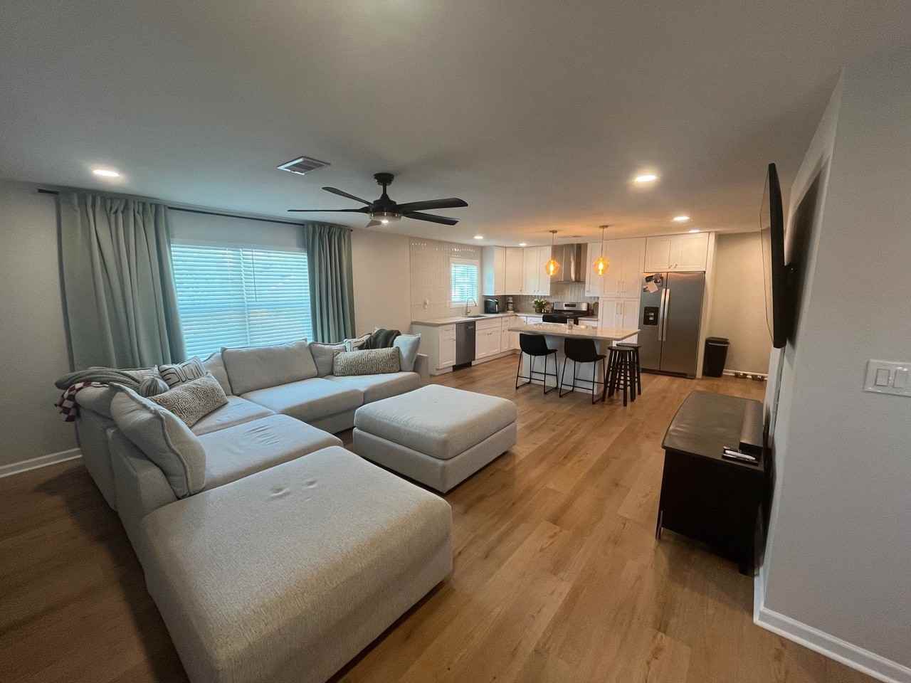 2403 Avenue O - Photo 2 of 21