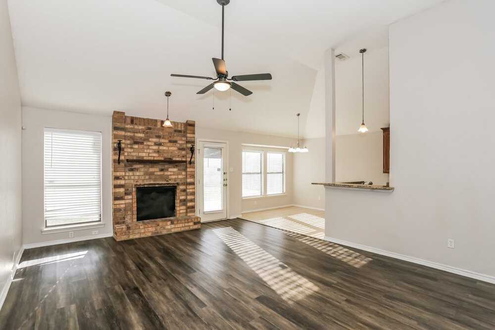 617 Parkview Dr - Photo 3 of 16