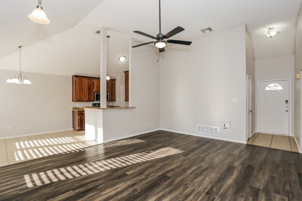 617 Parkview Dr - Photo 4 of 16