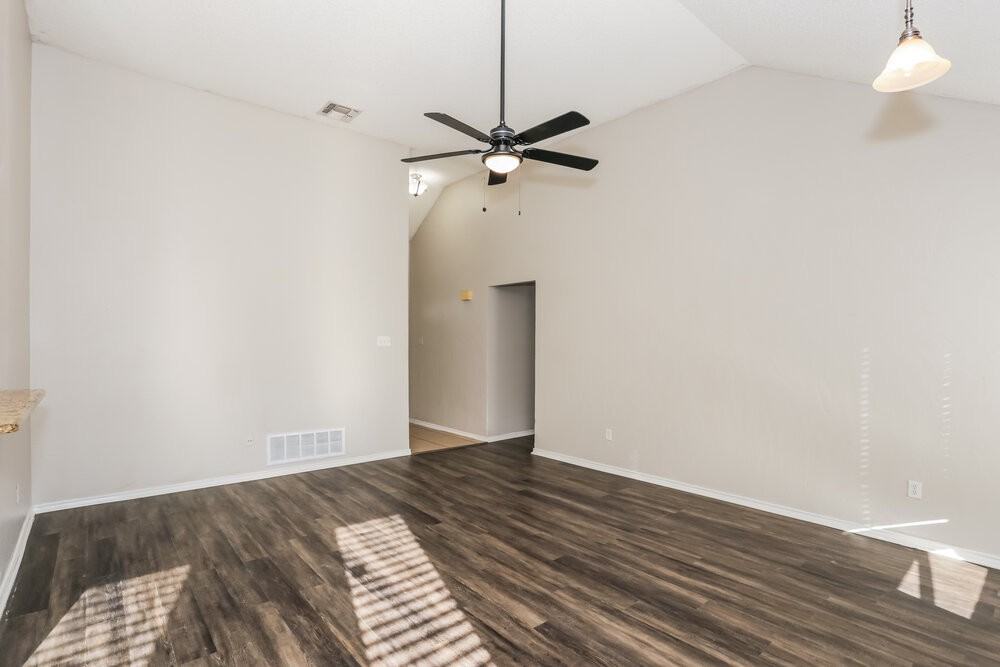 617 Parkview Dr - Photo 5 of 16