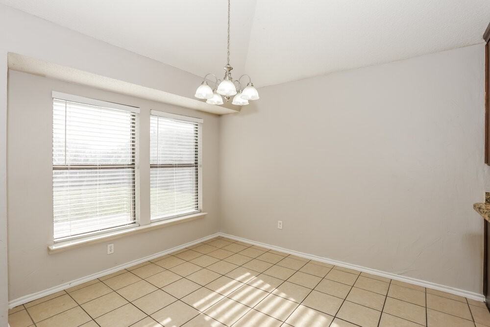 617 Parkview Dr - Photo 6 of 16