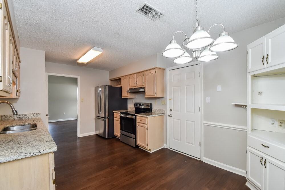 200 Gaslight Cv - Photo 7 of 17