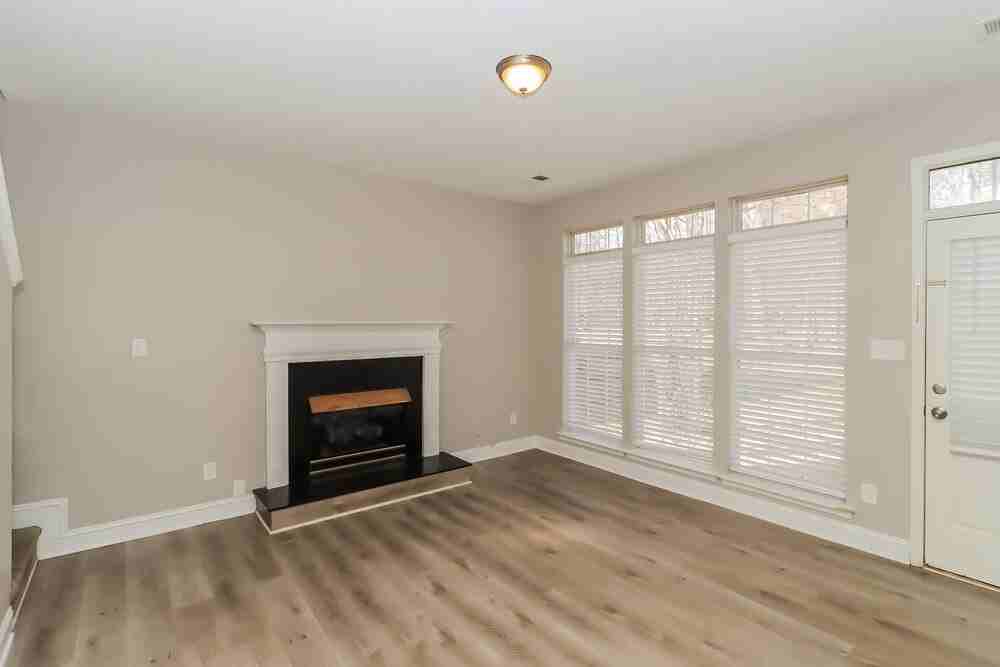 1712 Silverberry Ct - Photo 6 of 17