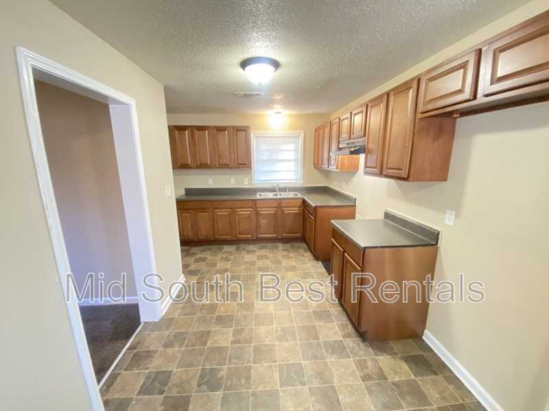 257 Granville Ave - Photo 3 of 11