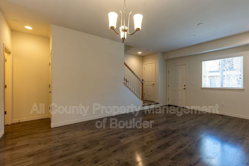 1319 S Collyer St #H - Photo 3 of 18