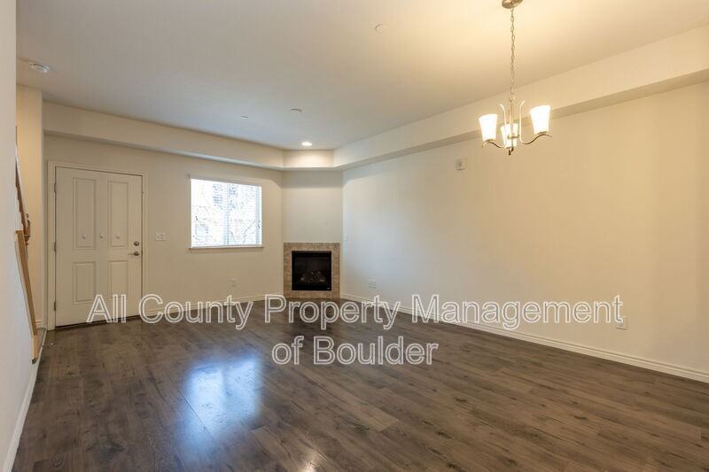 1319 S Collyer St #H - Photo 4 of 18