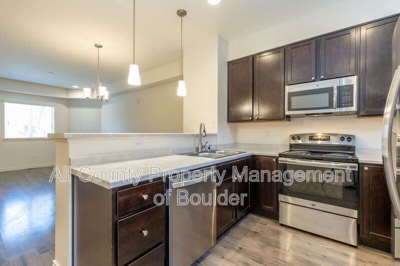 1319 S Collyer St #H - Photo 6 of 18