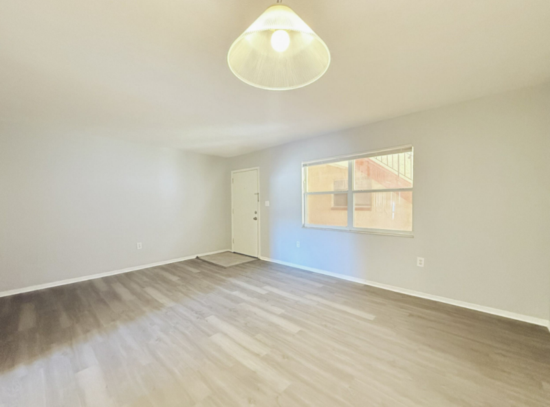 4725 39th Ave N - Photo 6 of 36