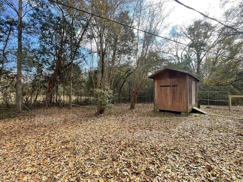 14158 Greenwell Springs Rd - Photo 2 of 15