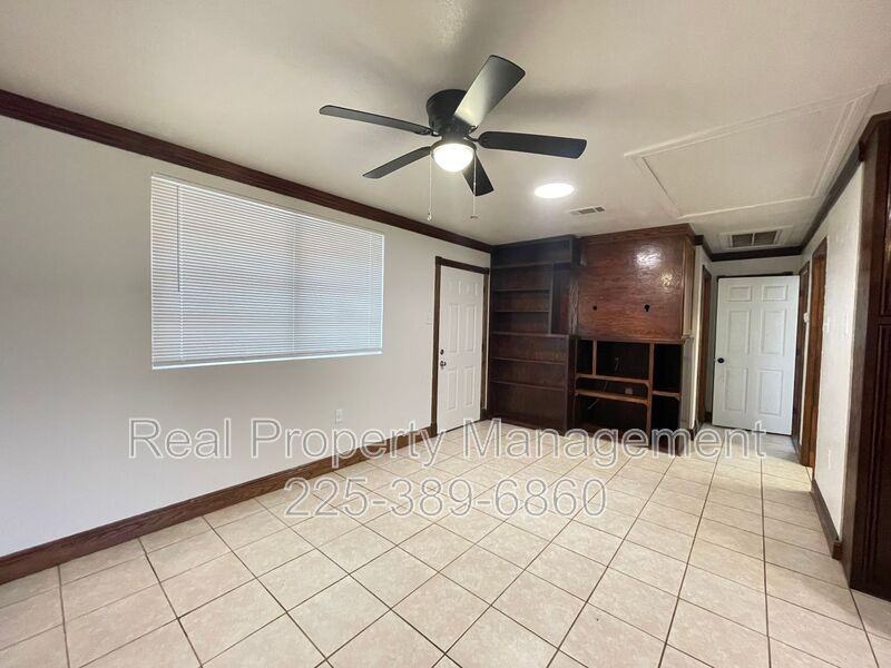 14158 Greenwell Springs Rd - Photo 5 of 15