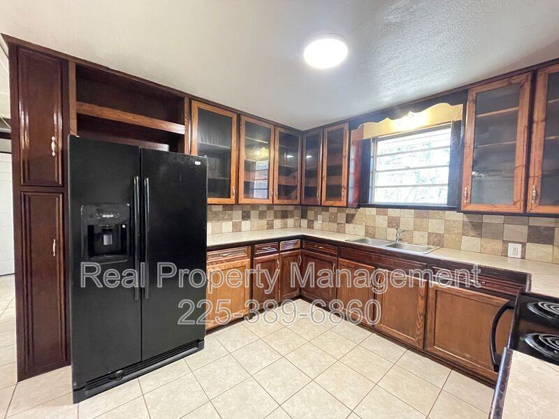 14158 Greenwell Springs Rd - Photo 7 of 15