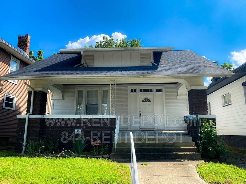 821 E Gum St - Photo 2 of 11