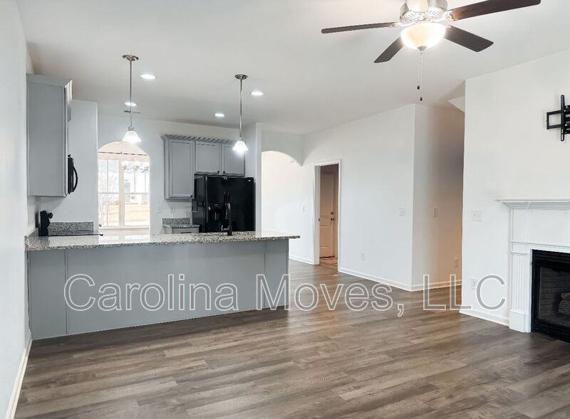 39 Mossycup Rd - Photo 2 of 16