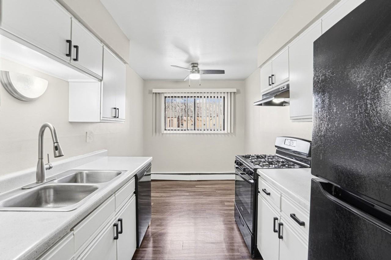 Country Chalet Apartments - Photo 2 of 41