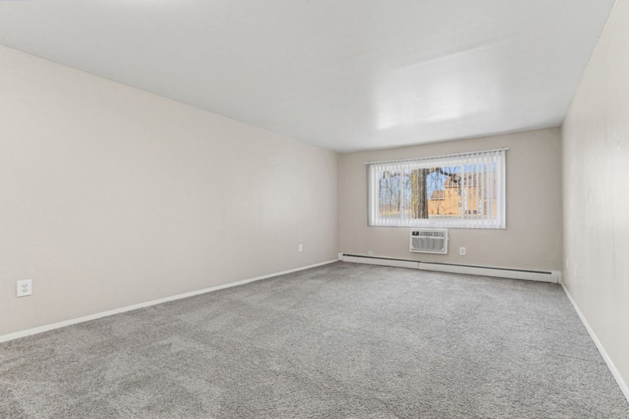 Country Chalet Apartments - Photo 3 of 41